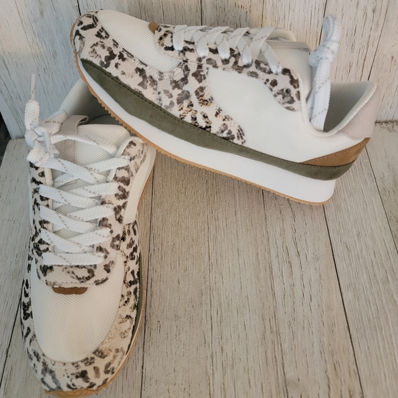 50% OFF SALE-GYPSY JAZZ/ VERY G- RUNNER CREAM LEOPARD SNEAKERS - Picture 3 of 6